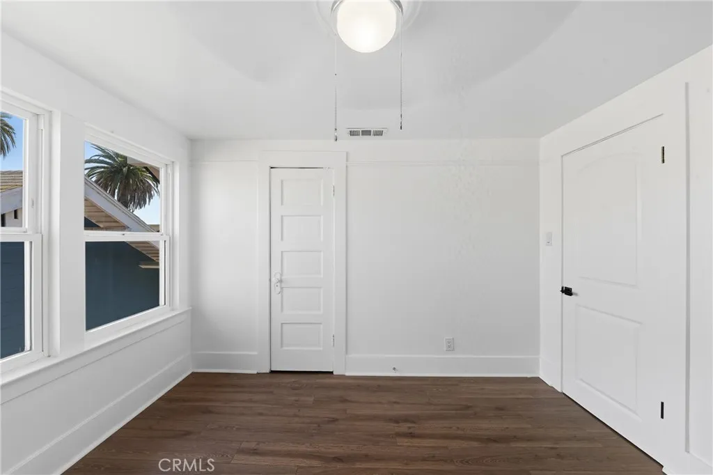 1261 W 51st Place, Los Angeles, California 90037 home-pic-16